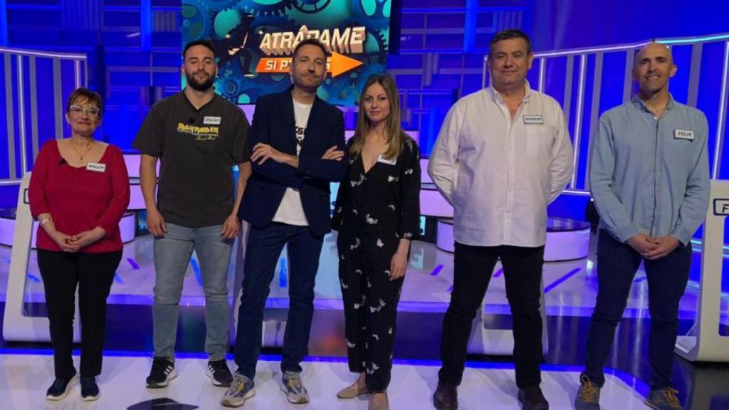 Los concursantes y el presentador de 'Atrápame si puedes'.