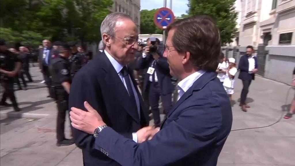 Almeida saluda a Florentino Pérez.
