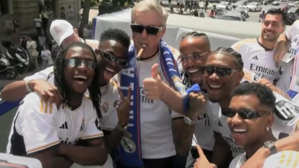 Ancelotti vuelve a sacar un puro en una celebración.