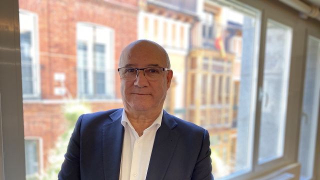 El presidente del Consejo Regional de Colegios de Enfermería de Castilla y León, Enrique Ruiz Forner