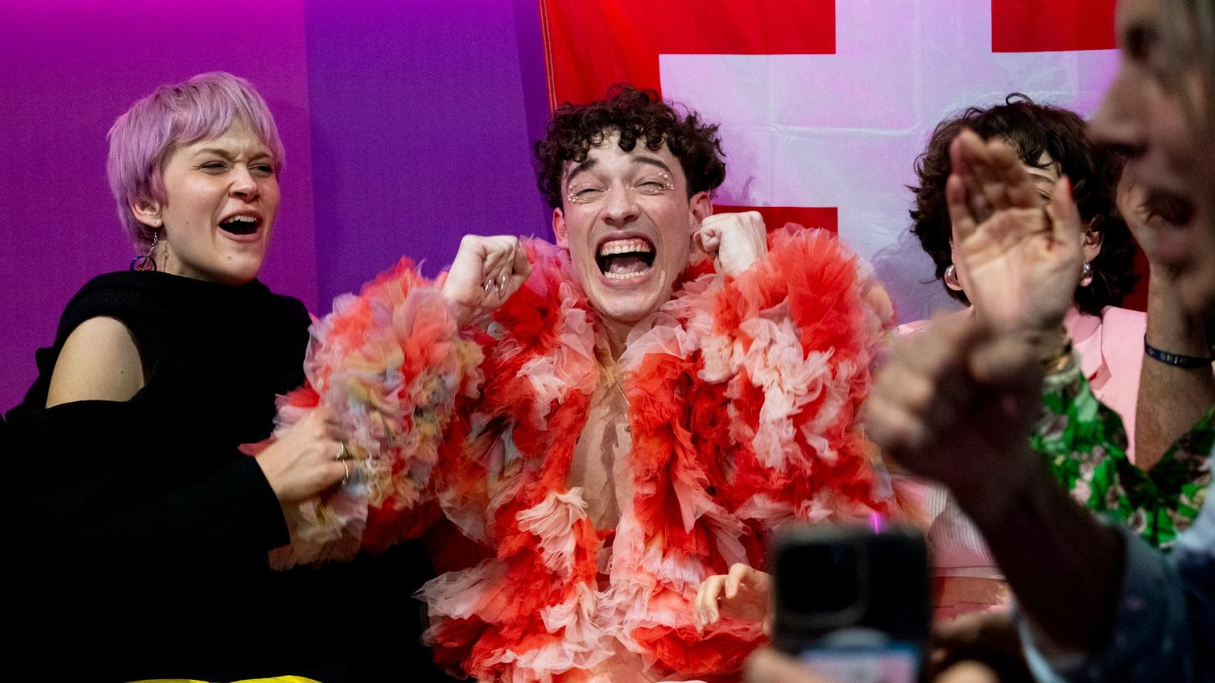La alegría de Nemo Mettler, al ganar la edición número 68 del Festival de Eurovisión.