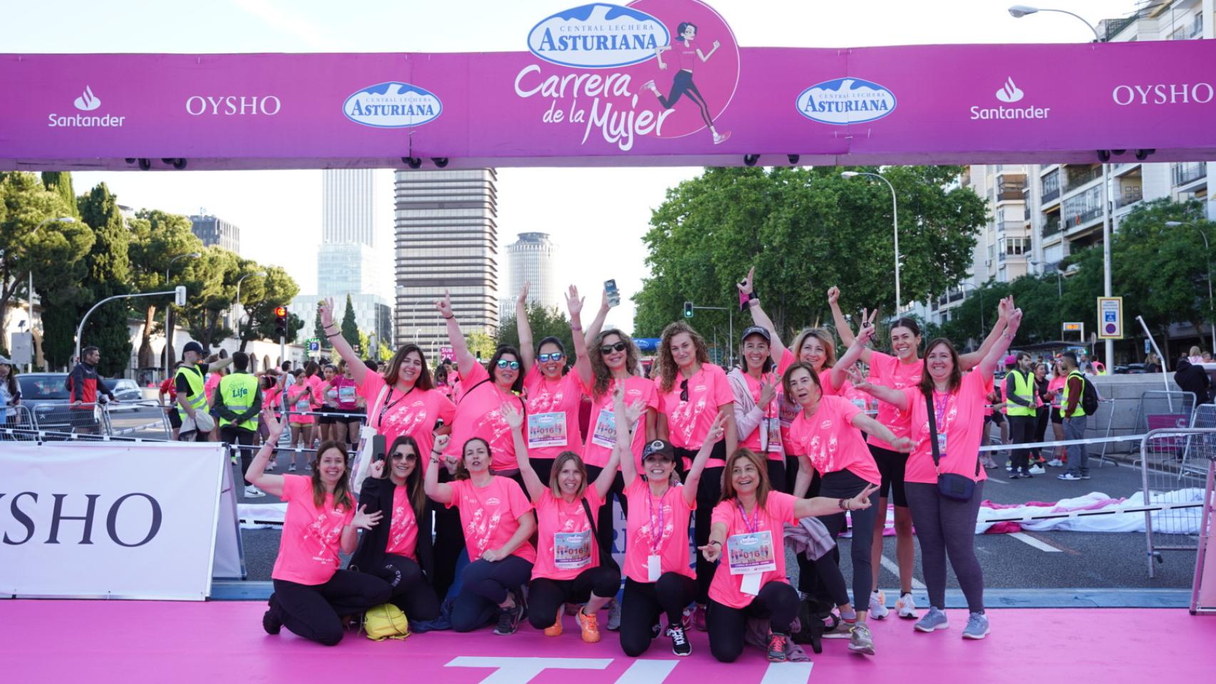La marea rosa 'inunda' Madrid: las mejores imágenes de la Carrera de la Mujer Central Lechera Asturiana