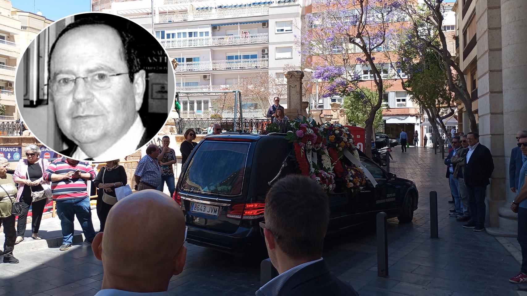 El entierro de Vicente Fernández-Capel, este viernes, en la iglesia de San Pedro en Almería.
