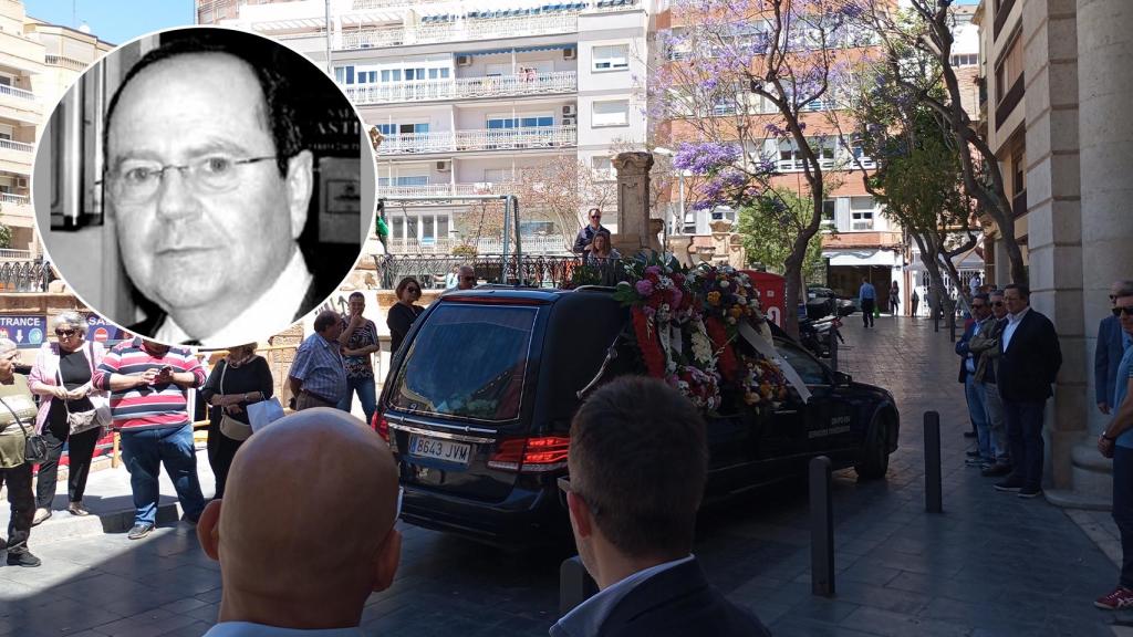 El entierro de Vicente Fernández-Capel, este viernes, en la iglesia de San Pedro en Almería.