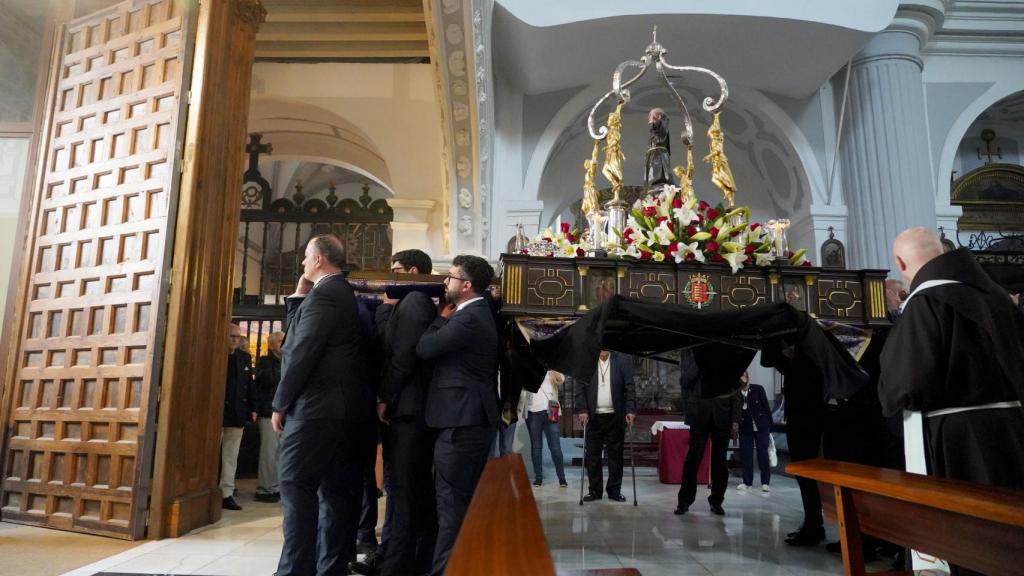Procesión en honor de San Pedro Regalado