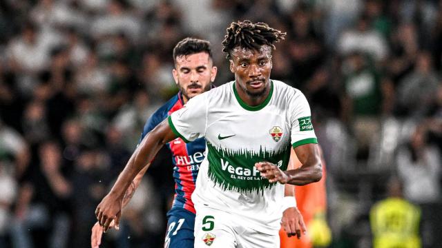 0-3. El Huesca huye del descenso y aleja al Elche del ascenso