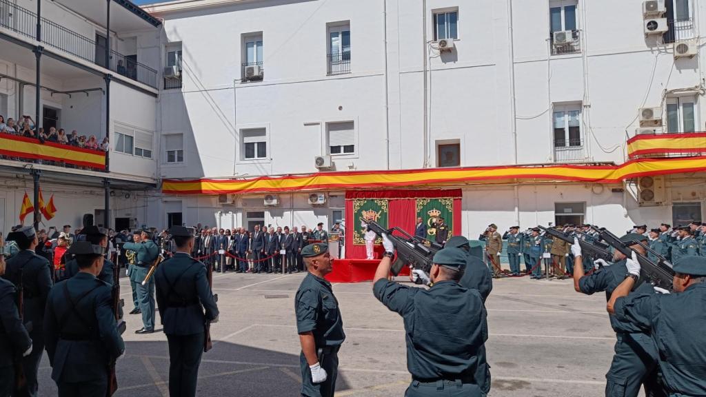 Un momento del acto de la Guardia Civil en la comandancia de Alicante.