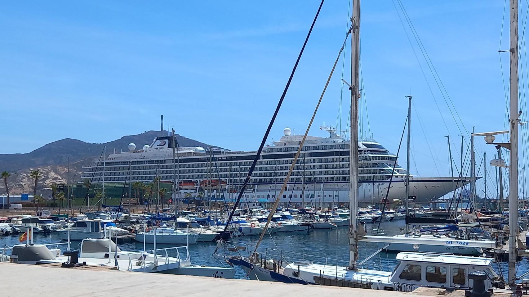El crucero Viking Mars haciendo escala este miércoles en el Puerto de Cartagena.