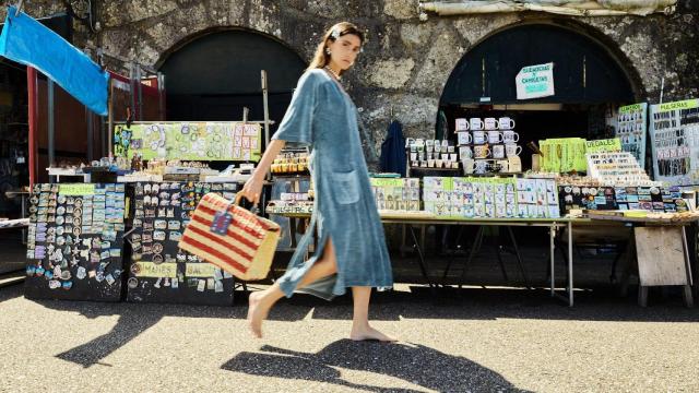 Cómo vestir bien cuando por fin podamos ir a la playa, según esta marca gallega