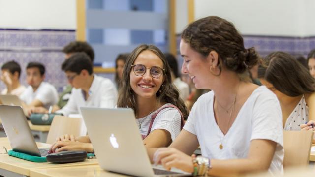 Alumnos en clase en la Universidad Pontificia Comillas.
