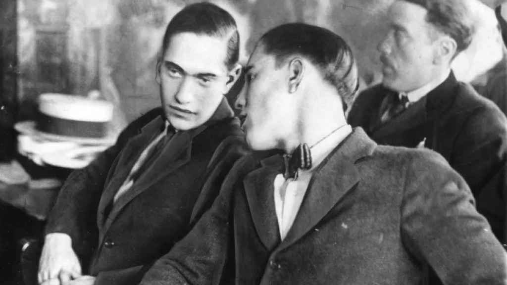 Loeb (a la derecha) y Leopold durante el juicio
