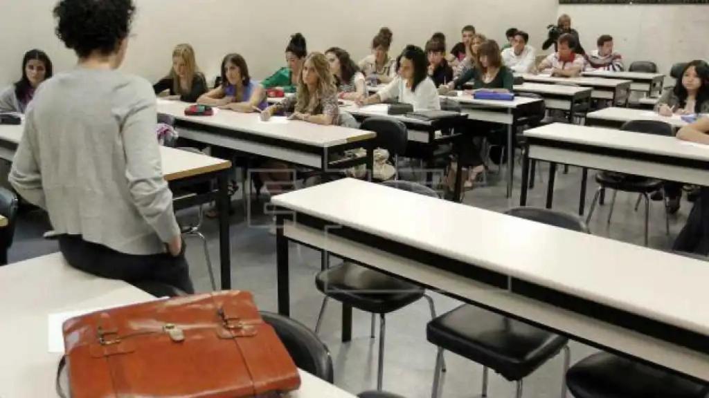 Imagen de archivo de un aula con alumnos.