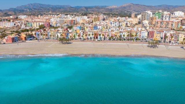Vista de Villajoyosa y su costa.