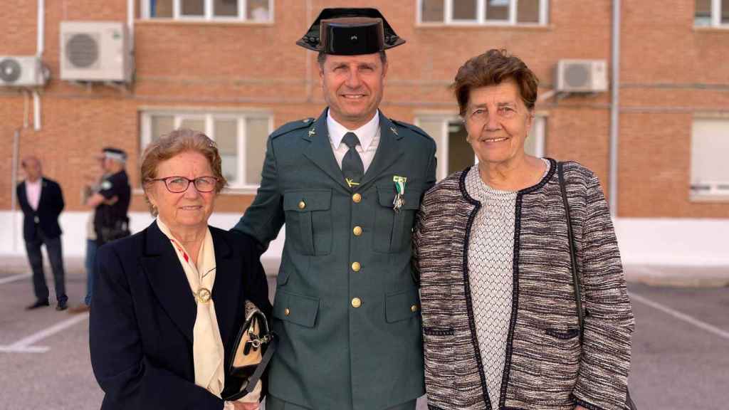 Francisco Morón  junto a dos familiares tras el evento.