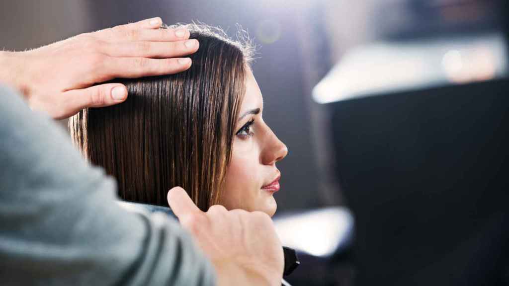 Imagen de una mujer en la peluquería.