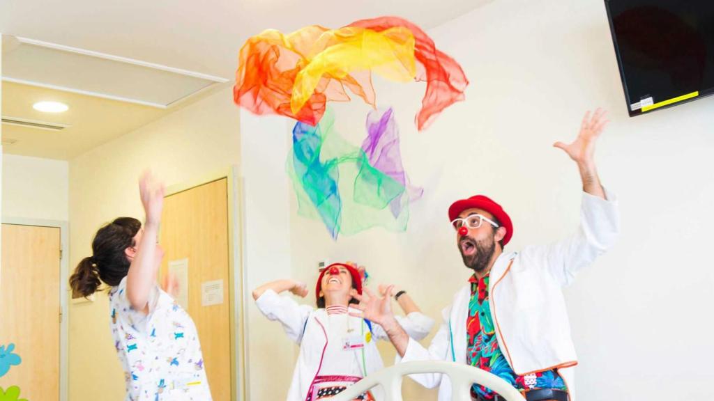 Los payasos de hospital reclaman la integración profesional del humor en la atención sanitaria.
