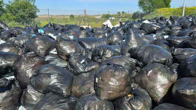 En vertedero de mascarillas de Valdemoro.