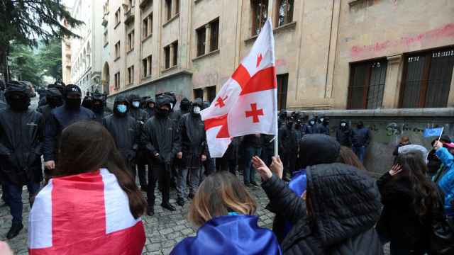 Protesta contra un proyecto de ley sobre agentes extranjeros en Tiflis.