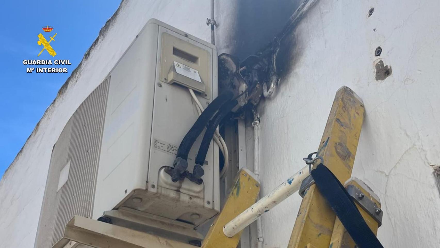 Marcas del incendio que destapó la plantación.