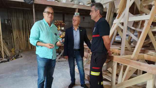 La concejalía de Seguridad supervisa con Espadero el plan de seguridad para la plantà y cremà de la Hoguera Oficial