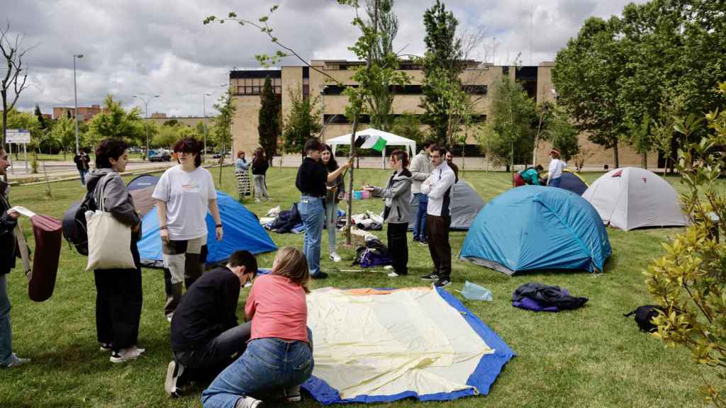 Acampada en el campus Miguel de Unamuno de la universidad de Salamanca de estudiantes pro Palestina