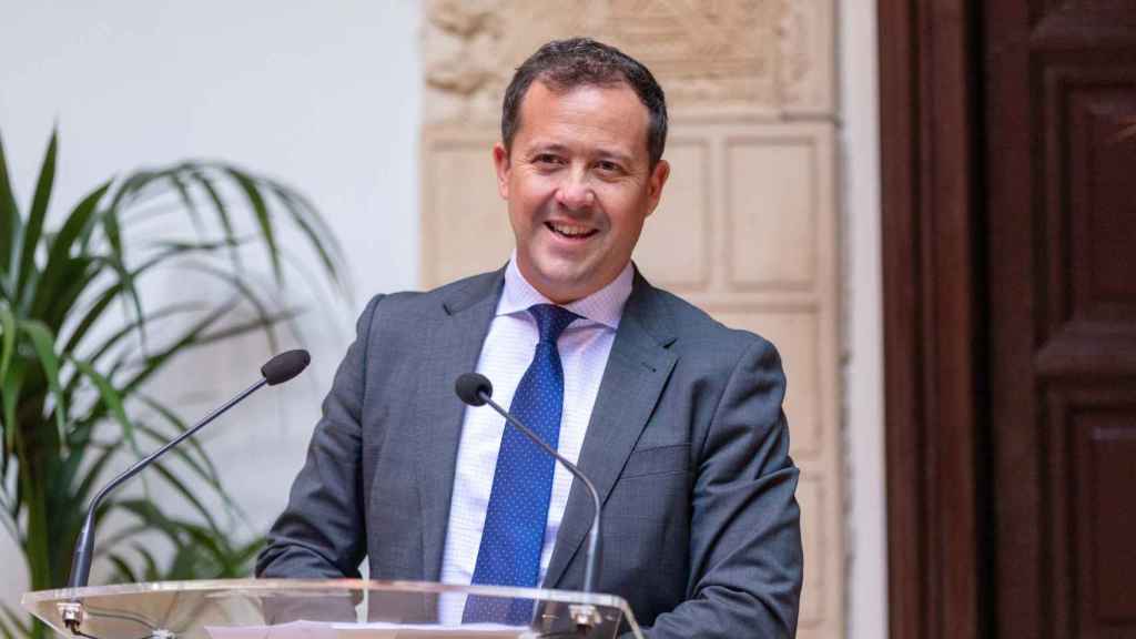 El alcalde, Carlos Velázquez.