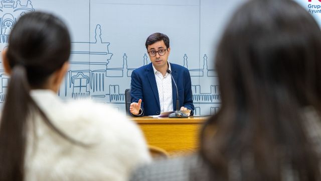 El portavoz socialista, José Luis Mateos, durante la rueda de prensa