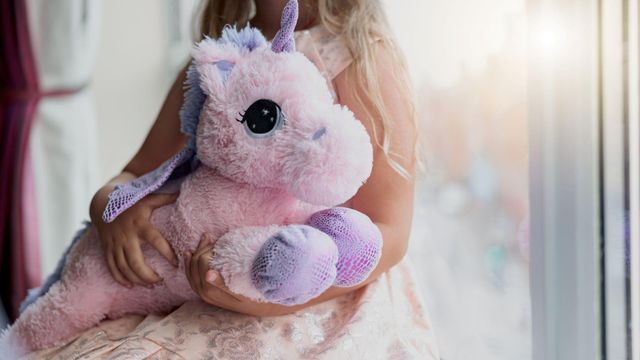 Unicornios, niñas, juguetes