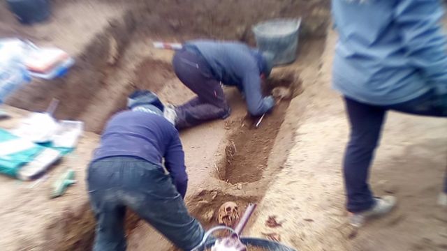 Trabajos de recuperación de la memoria histórica en la fosa de San Breixo en Celanova (Ourense).