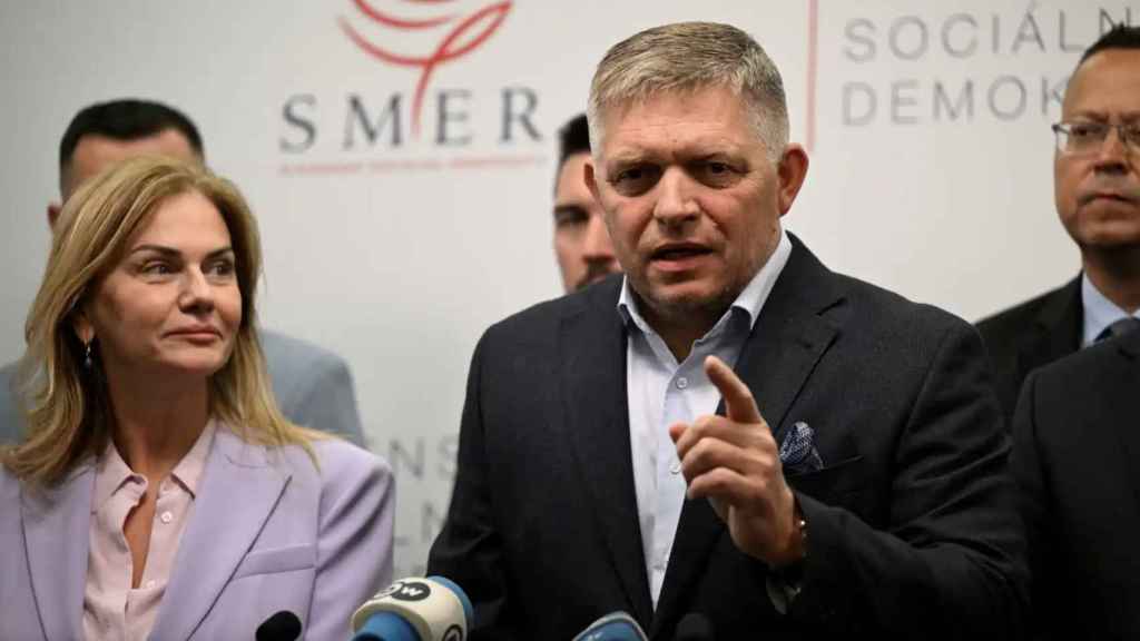 El líder del partido Smer, Robert Fico, durante una conferencia de prensa.