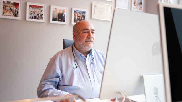 Xavier Salvador, en su despacho de 'Crónica Global'.