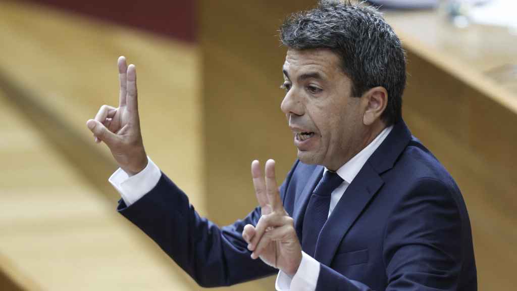 El presidente Carlos Mazón durante la sesión de control este jueves
