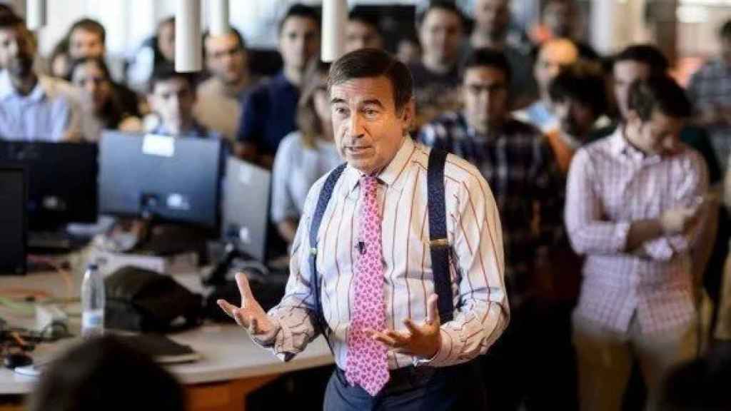 El director de EL ESPAÑOL, Pedro J. Ramírez, hablando a la redacción.