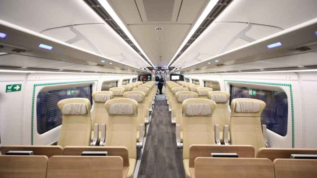 Interior del tren S106 de Renfe