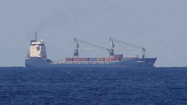 El buque 'Borkum', que tiene armador alemán, este jueves a su llegada al puerto de Cartagena.