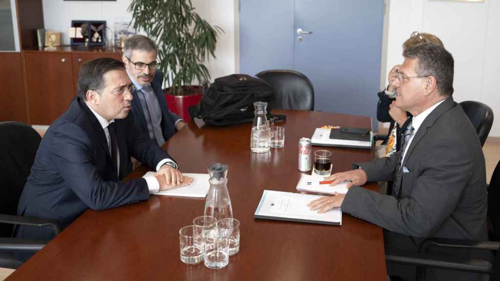 José Manuel Albares se ha reunido previamente con Maros Sefcovic para coordinar posiciones sobre Gibraltar