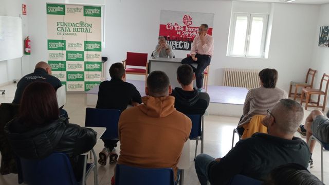 Momento de la charla de Justo San Gregorio