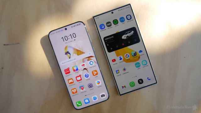 Pantallas de dos móviles Android
