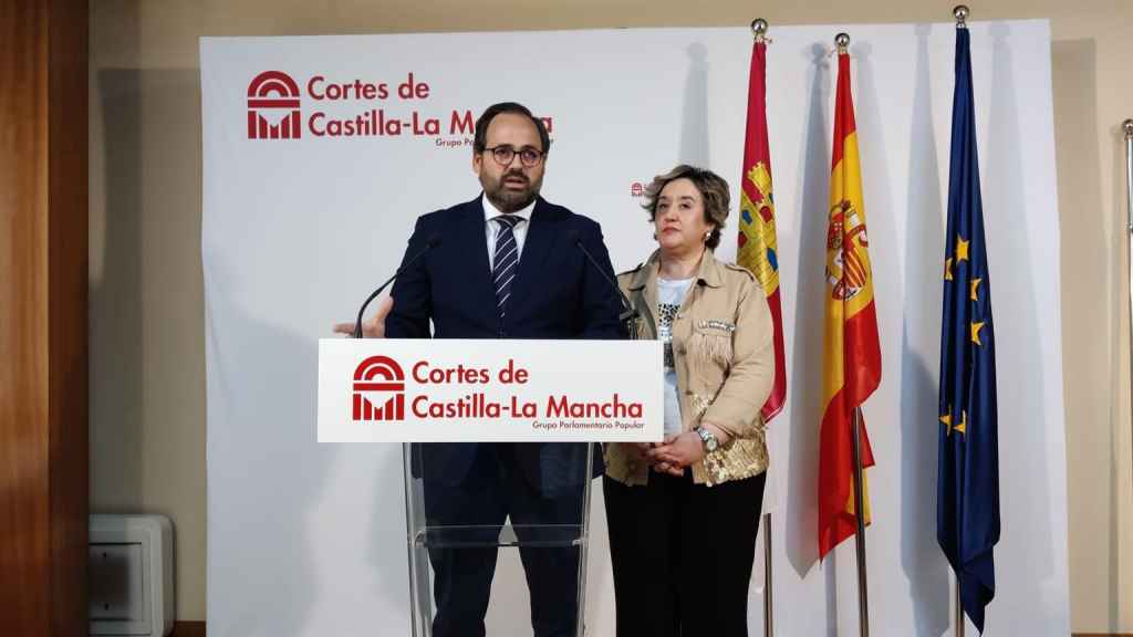 El presidente del PP Paco Núñez y la representante del PP en la FEMP, Ana Cantarero. Foto: Europa Press.
