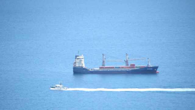 El buque Borkum, este jueves, frente a Cabo Tiñoso en Cartagena.