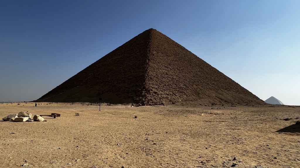 La pirámide Roja, la tercera más grande del Antiguo Egipto.