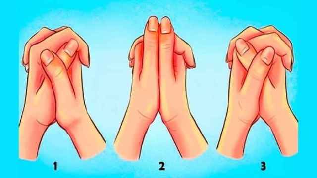 Lo que revela tu forma de cruzar las manos.