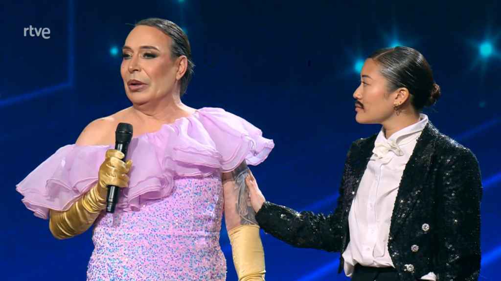 El Maestro Joao junto a su bailarina.