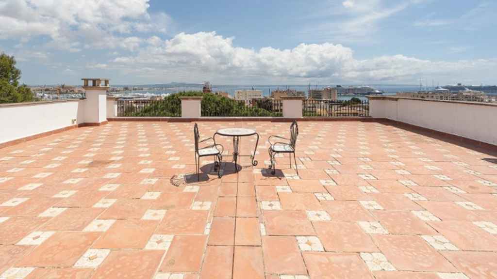 La terraza en la azotea de la vivienda.