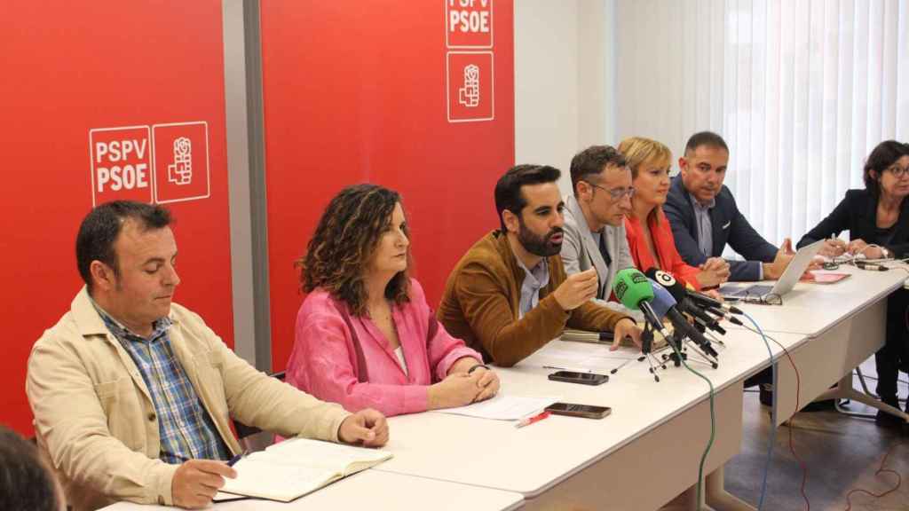 El síndic del PSPV, José Muñoz, presenta las enmiendas en rueda de prensa. EE