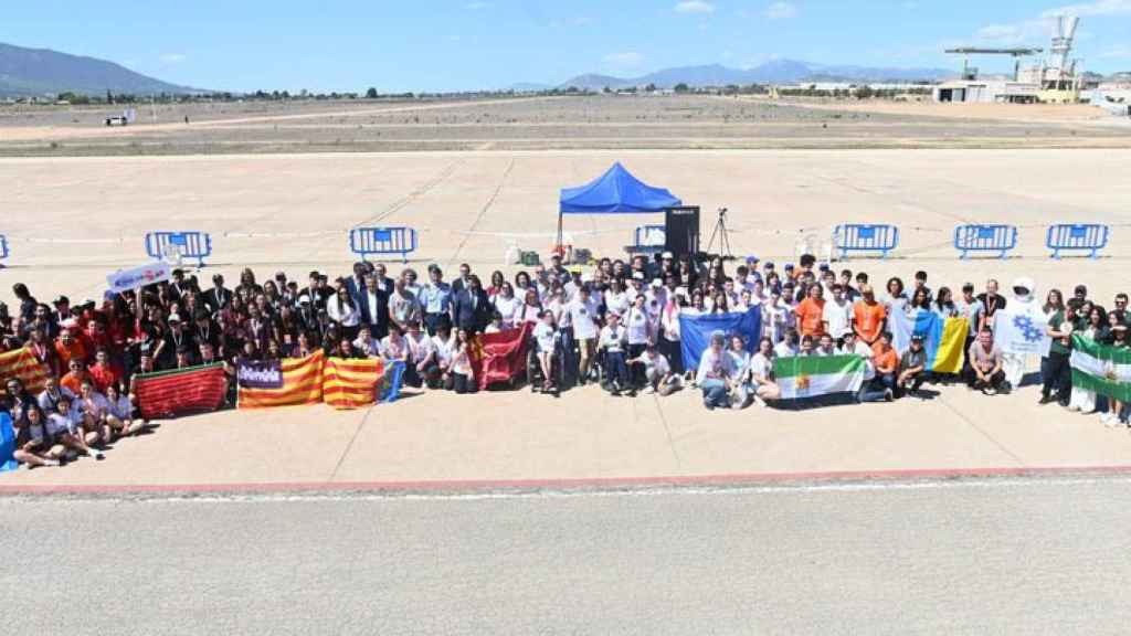 Una foto de familia de los estudiantes.