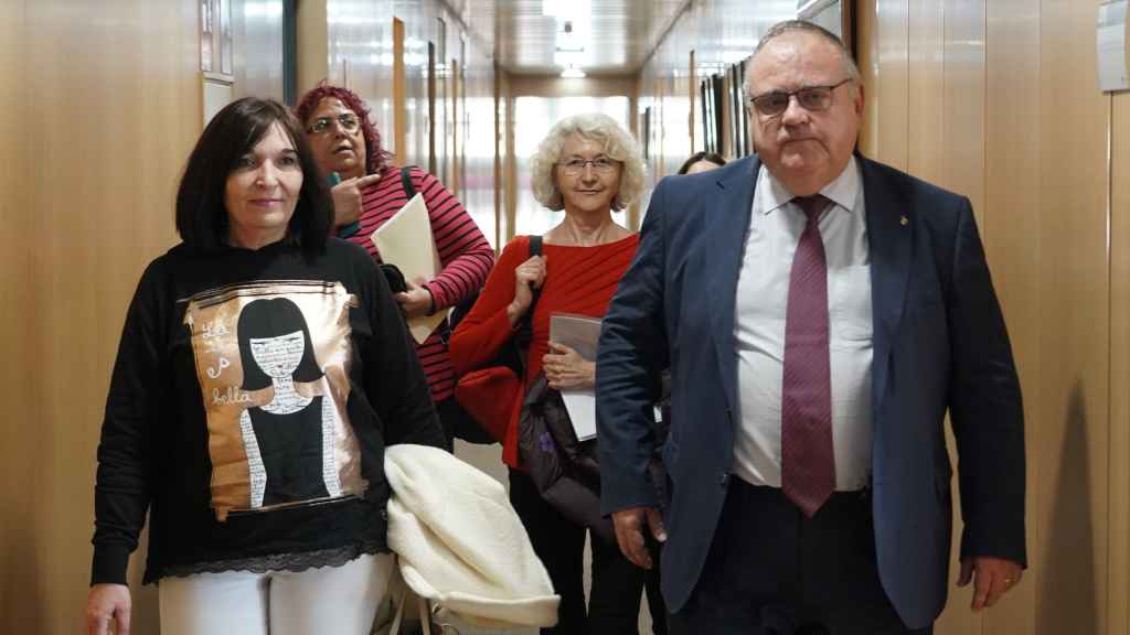 El consejero de Sanidad, Alejandro Vázquez, antes de su reunión de este viernes con la coordinadora de las Plataformas por la Sanidad Pública de Castilla y León.