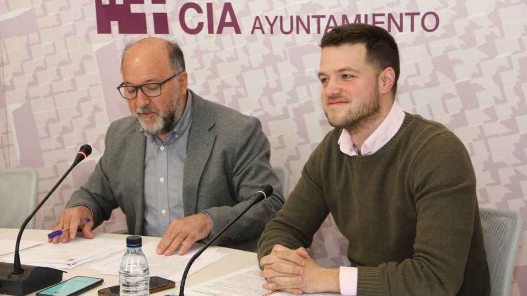 El concejal de Hacienda, Carlos, Henández y concejal de Obras y Urbanismo, Álvaro Bilbao.