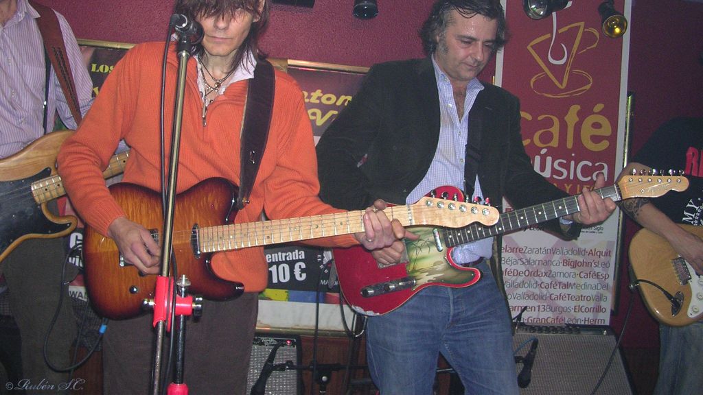 Antonio Vega y Los Limones durante su concierto acústico