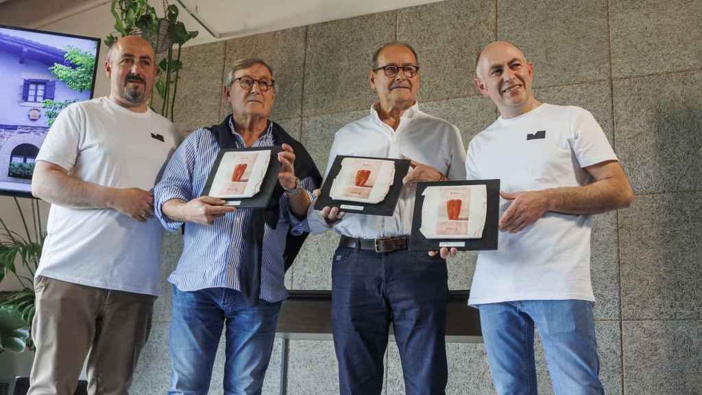 Los hermanos Arbelaitz y el homenaje de los hermanos Echapresto.
